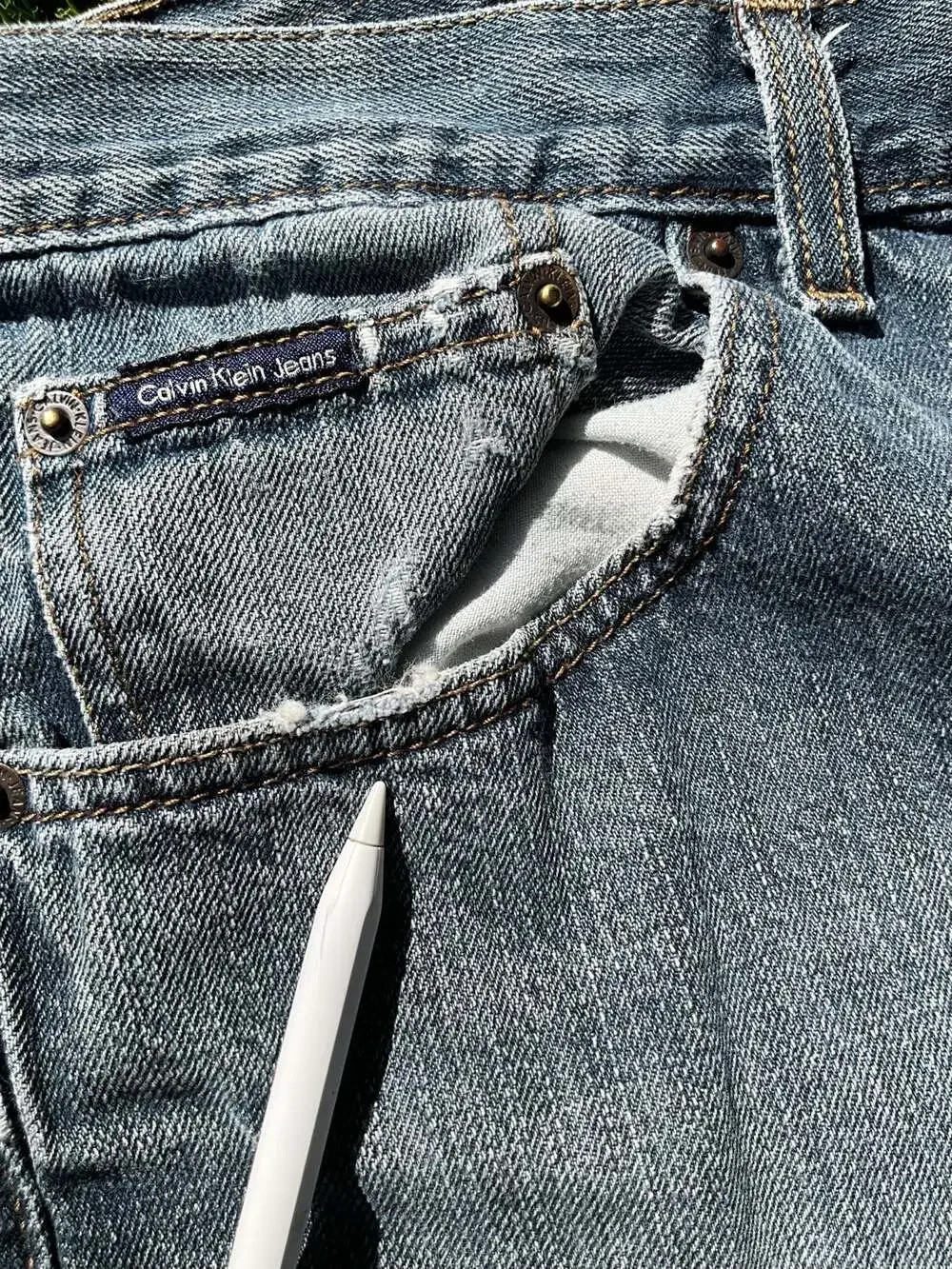 Calvin Klein Jeans Men's Relaxed Straight Leg Blue Denim Jeans